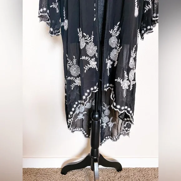 Pins and Needles Embroidered Black and White Sheer Kimono Size L - Picture 5 of 9